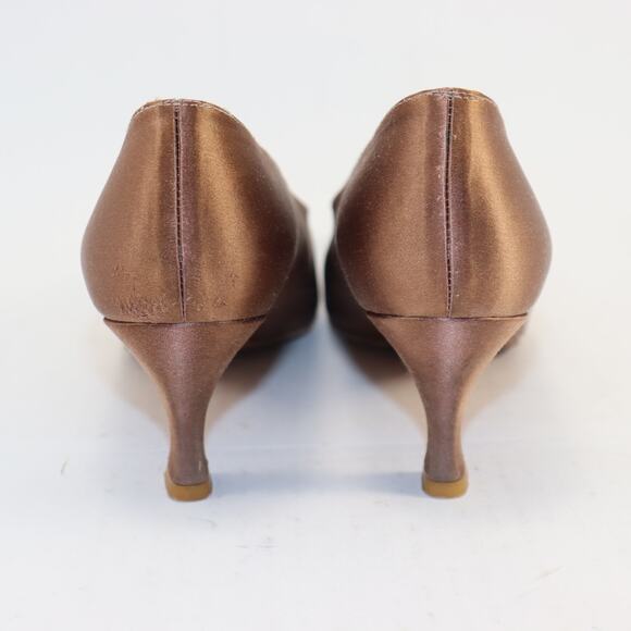 Vintage Stuart Weitzman Brown Satin Pumps – Size 9.5AA, Kitten Heel - Picture 4 of 6